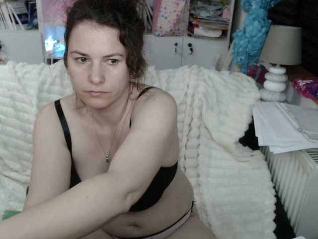 le modèle DomSubFemme est en webcam porno dans un show sur le site bongacams, il possède les tags suivants: White/Caucasian,Brunette,Shaved