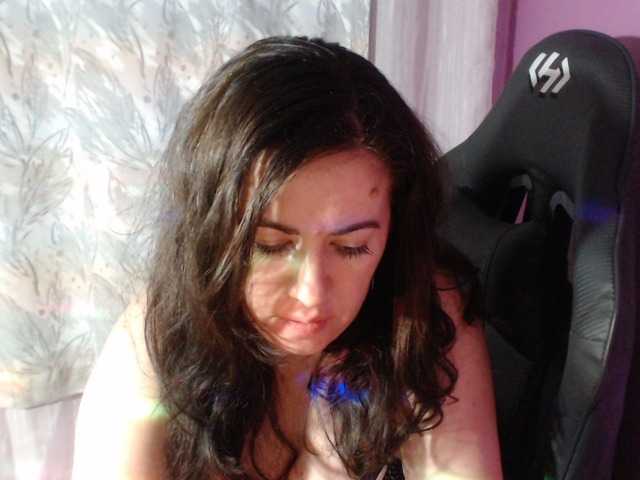 gldsquirt23 live cam on BongaCams