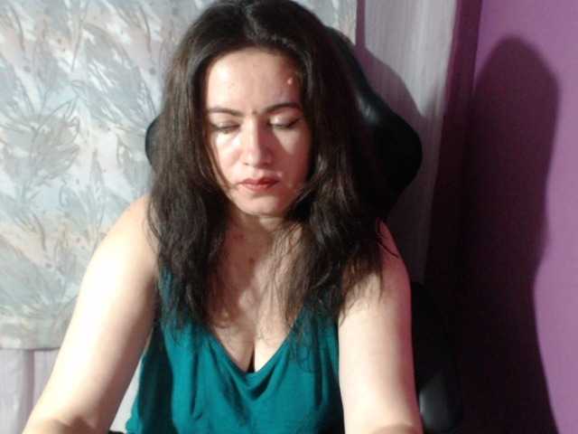 gldsquirt23 live cam on BongaCams