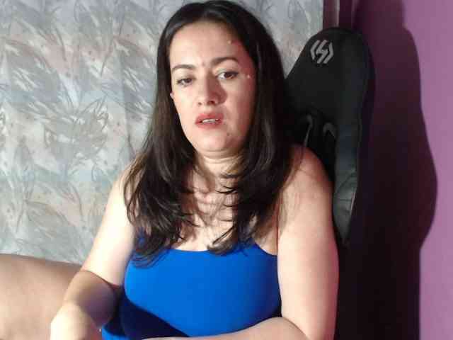 gldsquirt23 Live Webcam on BongaCams