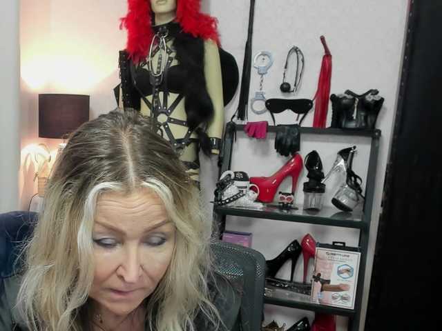 le modèle Soft-Crystal est en webcam porno dans un show sur le site bongacams, il possède les tags suivants: White/Caucasian,Blonde,Shaved