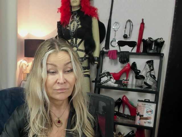le modèle Soft-Crystal est en webcam porno dans un show sur le site bongacams, il possède les tags suivants: White/Caucasian,Blonde,Shaved