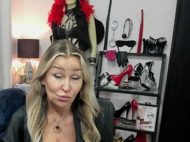 le modèle Soft-Crystal est en webcam porno dans un show sur le site bongacams, il possède les tags suivants: White/Caucasian,Blonde,Shaved