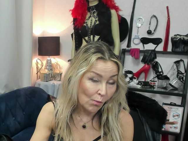 Soft-Crystal ist eine deutsche Cam-Mädchen, die dich live erwartet