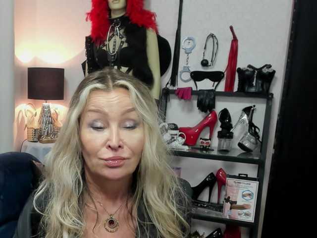 le modèle Soft-Crystal est en webcam porno dans un show sur le site bongacams, il possède les tags suivants: White/Caucasian,Blonde,Shaved