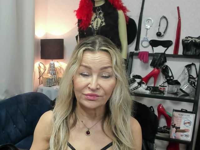 Soft-Crystal ist ein heißes deutsches Camgirl, das dich in ihrer Live-Show erwartet