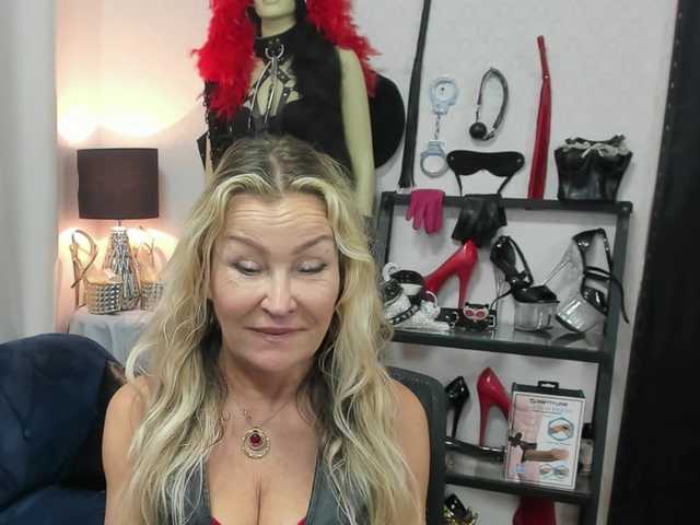 le modèle Soft-Crystal est en webcam porno dans un show sur le site bongacams, il possède les tags suivants: White/Caucasian,Blonde,Shaved