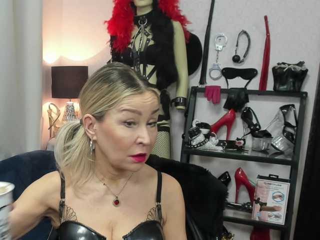 Soft-Crystal ist ein heißes deutsches Camgirl, das dich in ihrer Live-Show erwartet