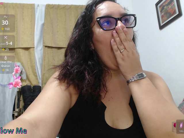 SaimaJayyeb est une amatrice française, véritable artiste de cam amateur, proposant des sessions gratuites et privées sur BongaCams. Les tags coquins de cette cam girl sont : Latino/Hispanic,Brunette,Trimmed,