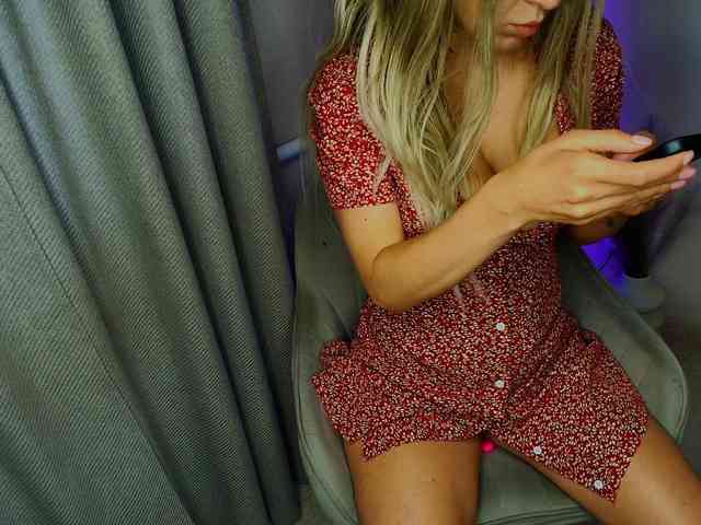 Leila-hot webcam