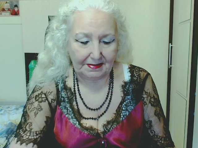 GrannyWants — live female cam