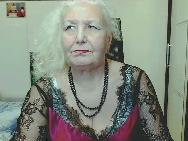 GrannyWants — live female cam