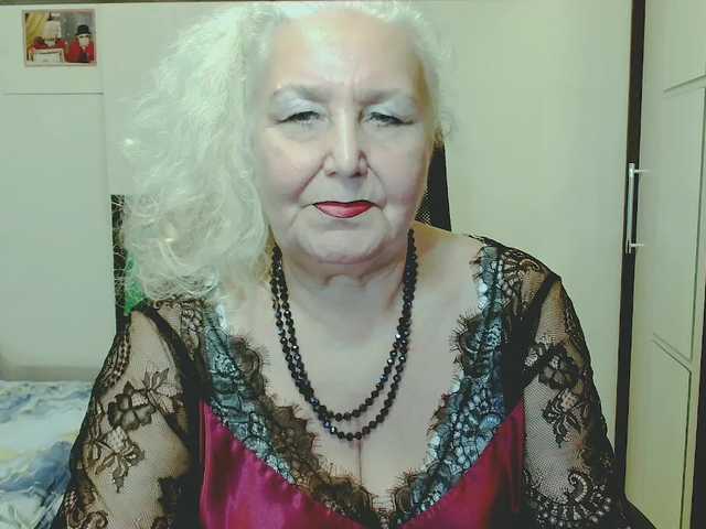 GrannyWants — live female cam