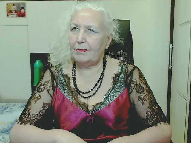 GrannyWants — live female cam