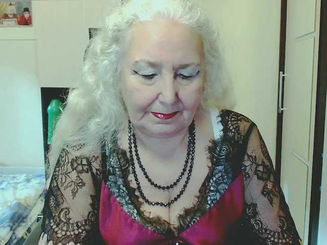 GrannyWants — live female cam