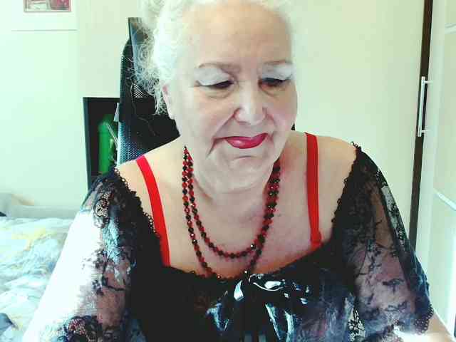 grannywants live female cam on bongacams
