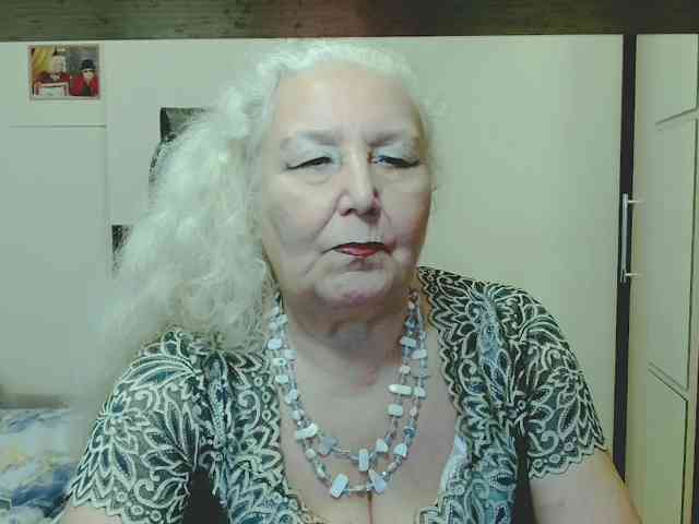 grannywants live female cam on bongacams
