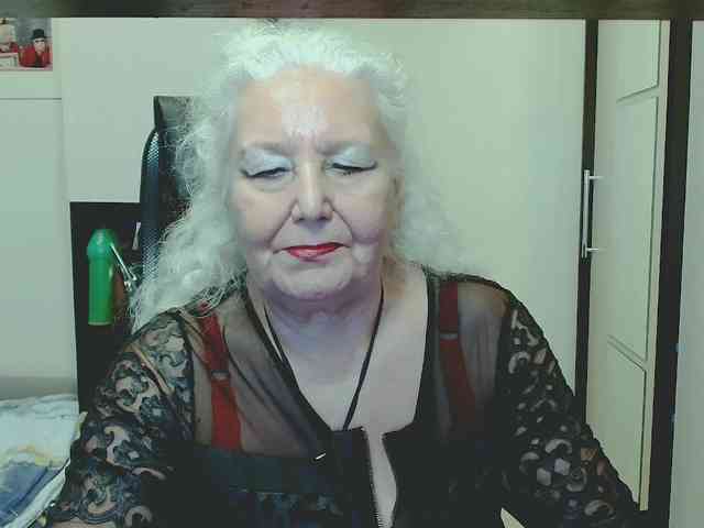 grannywants live female cam on bongacams
