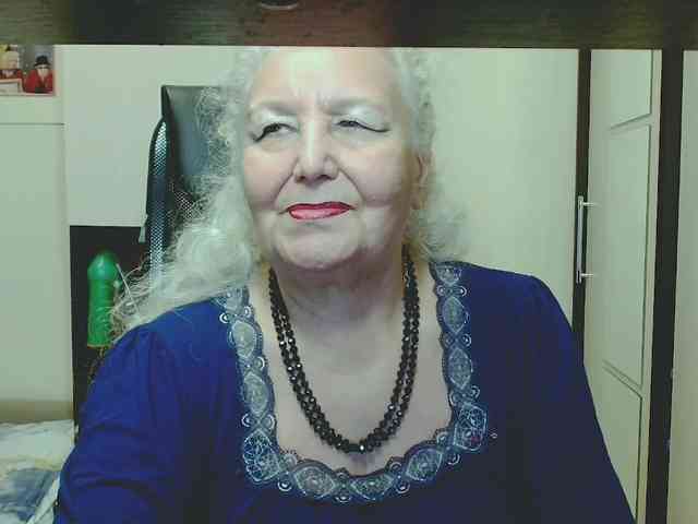 grannywants live female cam on bongacams