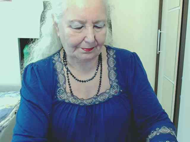 grannywants live female cam on bongacams