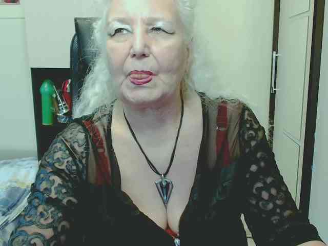 grannywants live female cam on bongacams