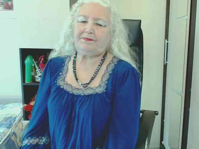 grannywants live female cam on bongacams
