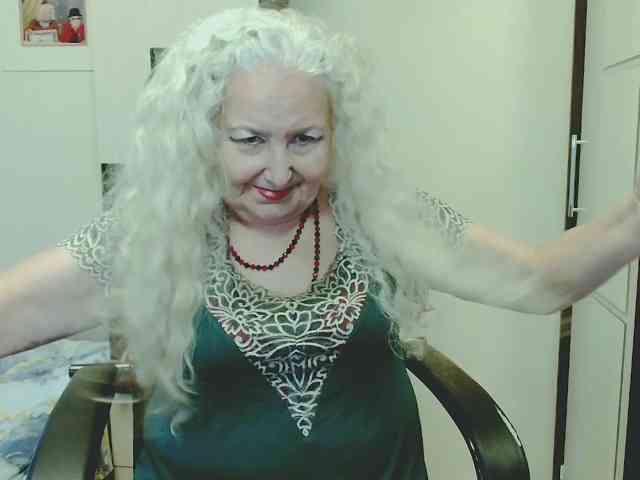 grannywants live female cam on bongacams