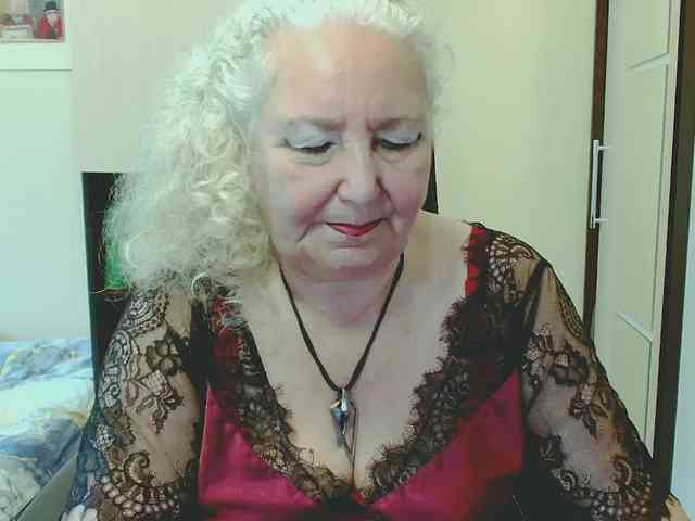 webcam striptease Grannywants