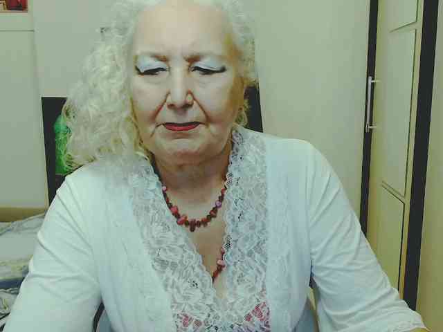 grannywants live female cam on bongacams