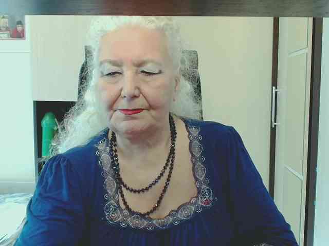 grannywants live female cam on bongacams