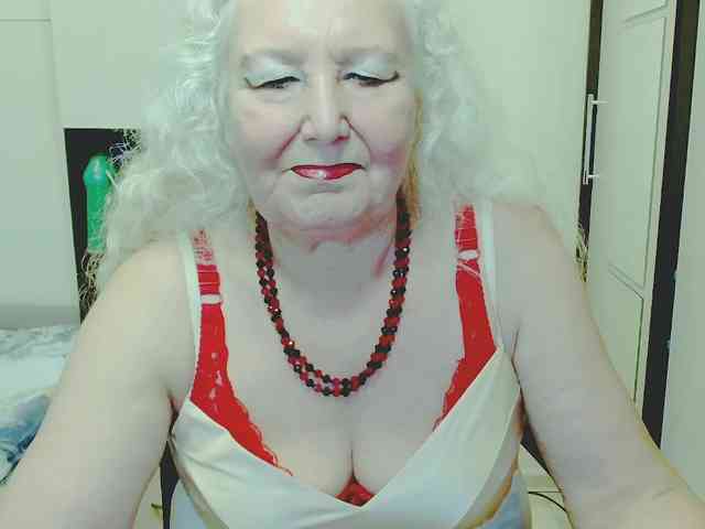 grannywants live female cam on bongacams