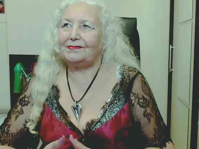 grannywants live female cam on bongacams