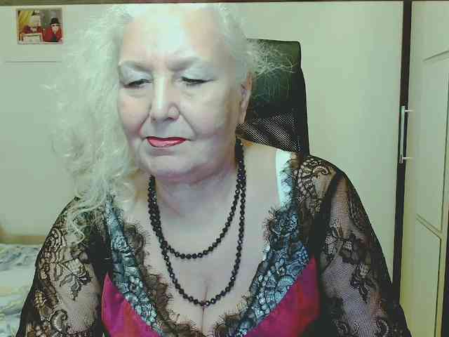 grannywants live female cam on bongacams