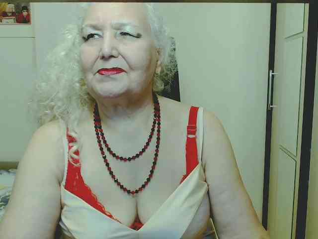 grannywants live female cam on bongacams