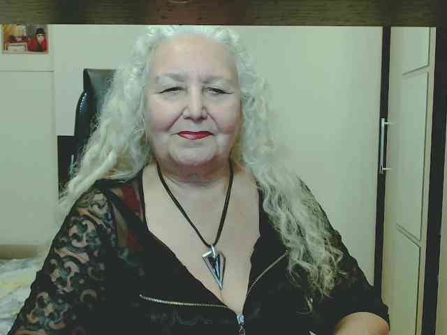 webcam striptease Grannywants
