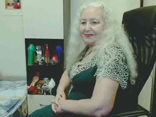 grannywants live female cam on bongacams