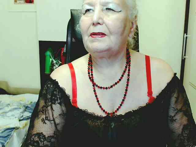grannywants live female cam on bongacams