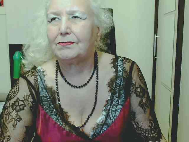 grannywants live female cam on bongacams