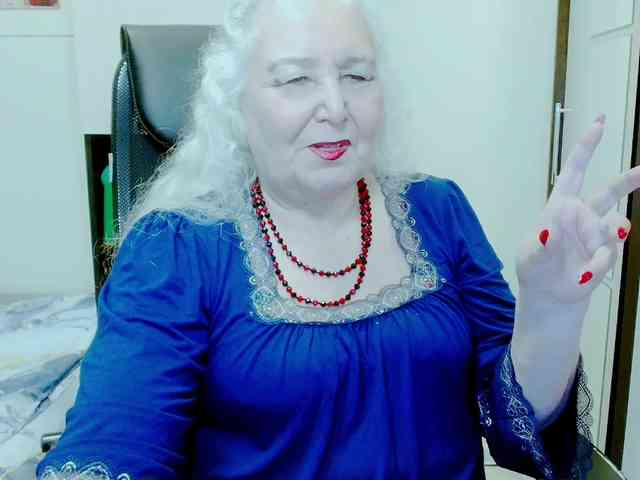Este modelo está en vivo ahora. grannywants
