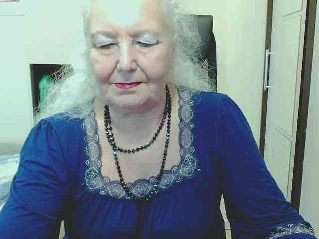 grannywants live female cam on bongacams