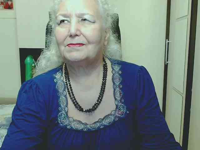 grannywants live female cam on bongacams