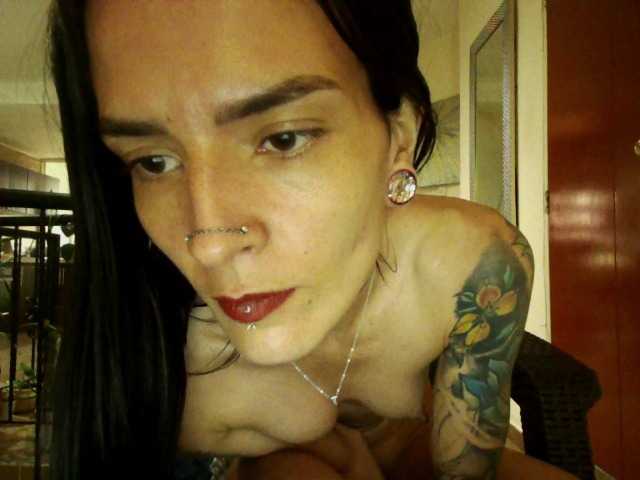 emmaherby1 live cam on BongaCams