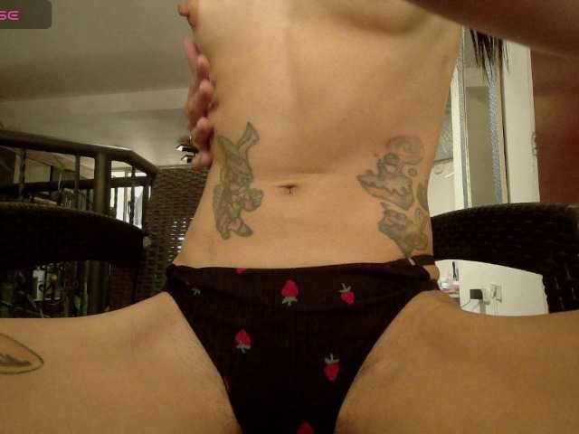 emmaherby1 live cam on BongaCams