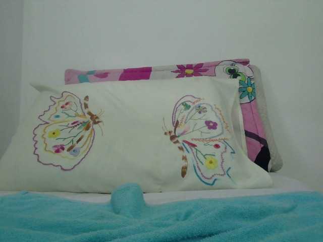 emmaherby1 live cam on BongaCams