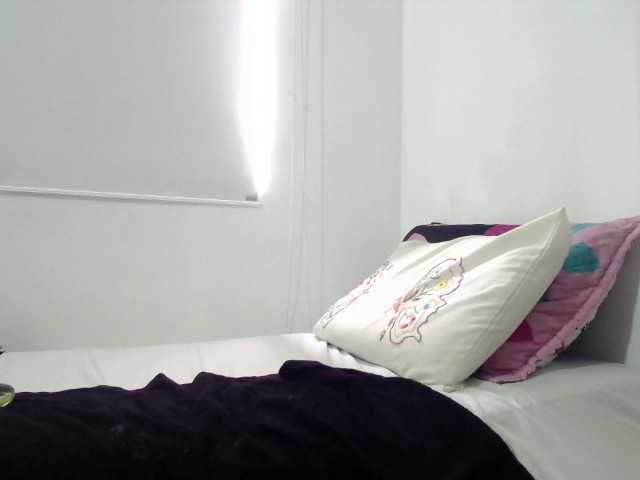EmmaHerby1 live cam preview