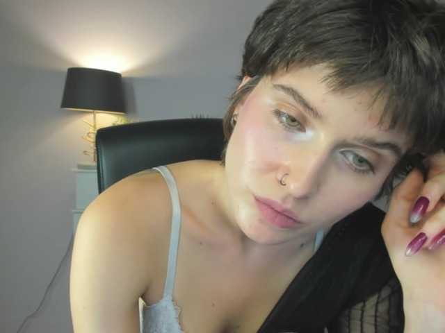 soft-sarah live webcam show