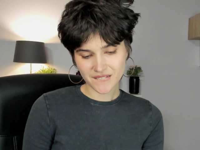 le modèle Soft-Sarah est en webcam porno dans un show sur le site bongacams, il possède les tags suivants: White/Caucasian,Brunette,Trimmed