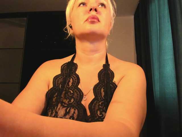 AngelaAngela — live female cam