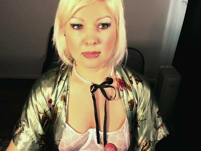 i-am-angela's BongaCams show and profile