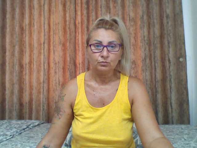 chaudeevely live cam on BongaCams